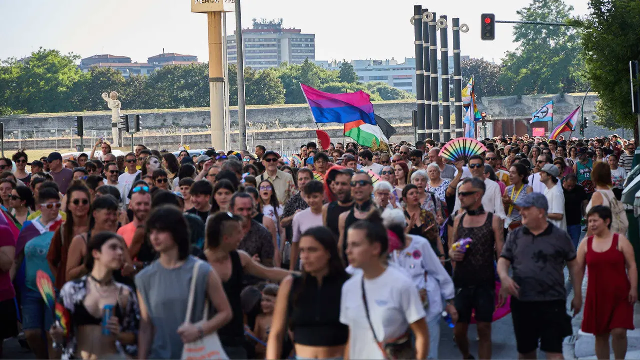 Manifestación convocada por la plataforma 28J con motivo del Día Internacional del Orgullo LGTBI+ en Pamplona. IÑIGO ALZUGARAY