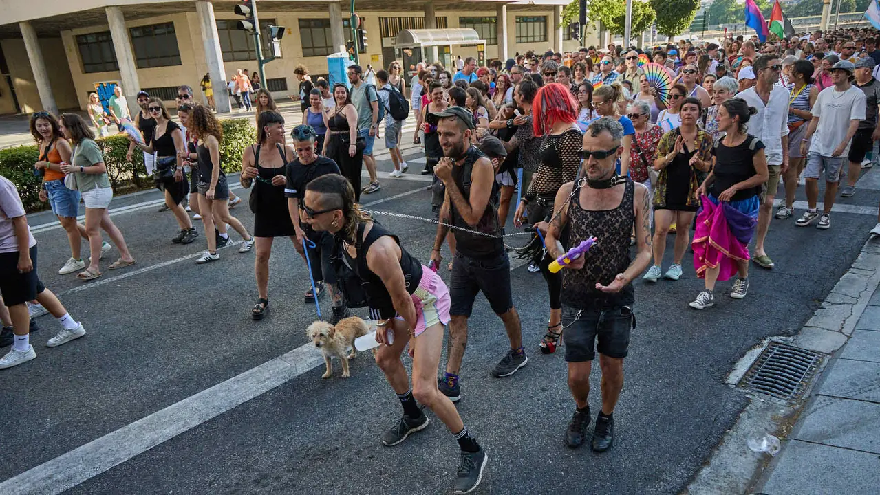 Manifestación convocada por la plataforma 28J con motivo del Día Internacional del Orgullo LGTBI+ en Pamplona. IÑIGO ALZUGARAY
