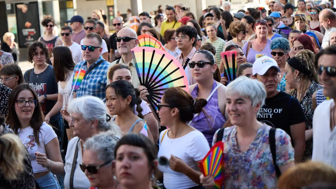 Manifestación convocada por la plataforma 28J con motivo del Día Internacional del Orgullo LGTBI+ en Pamplona. IÑIGO ALZUGARAY