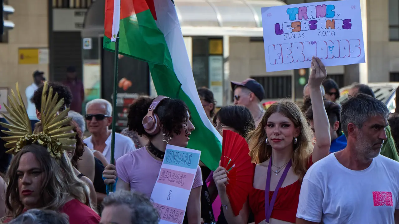 Manifestación convocada por la plataforma 28J con motivo del Día Internacional del Orgullo LGTBI+ en Pamplona. IÑIGO ALZUGARAY