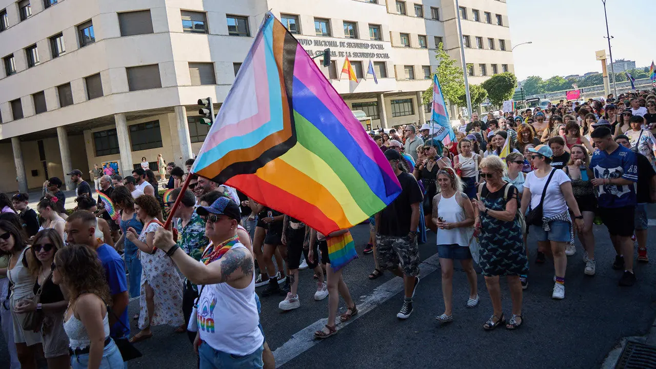 Manifestación convocada por la plataforma 28J con motivo del Día Internacional del Orgullo LGTBI+ en Pamplona. IÑIGO ALZUGARAY