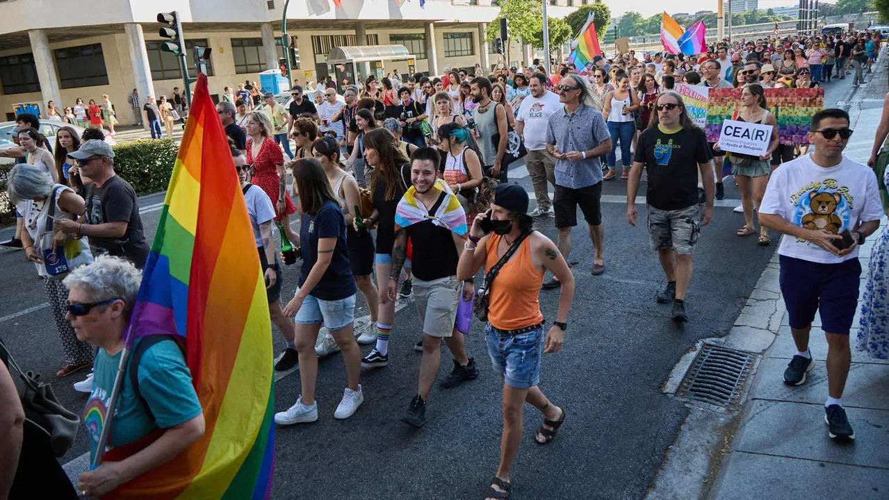 Manifestación convocada por la plataforma 28J con motivo del Día Internacional del Orgullo LGTBI+ en Pamplona. IÑIGO ALZUGARAY