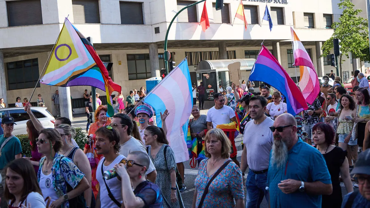 Manifestación convocada por la plataforma 28J con motivo del Día Internacional del Orgullo LGTBI+ en Pamplona. IÑIGO ALZUGARAY