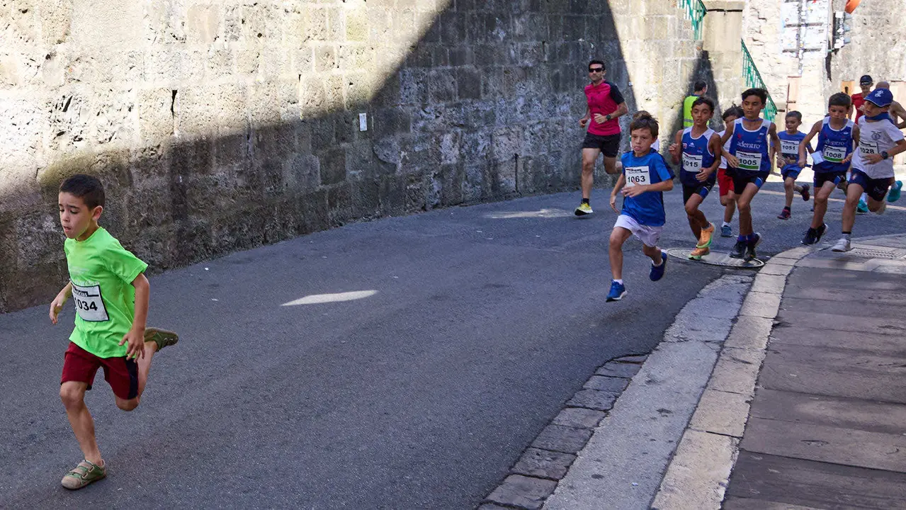 40º edición de la Carrera del Encierro organizada por la peña La Jarana en Pamplona. IÑIGO ALZUGARAY