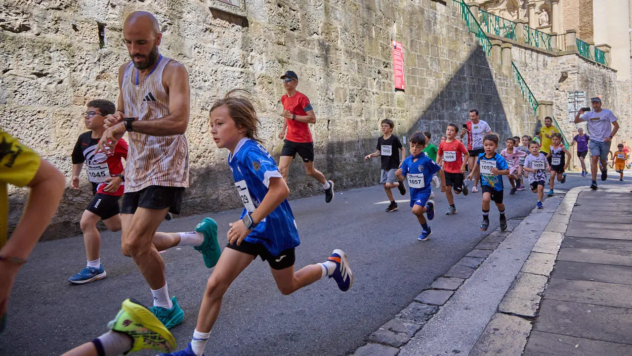 40º edición de la Carrera del Encierro organizada por la peña La Jarana en Pamplona. IÑIGO ALZUGARAY