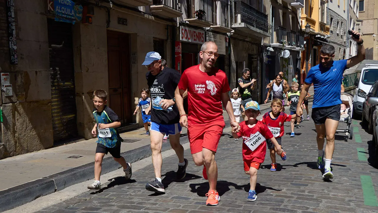 40º edición de la Carrera del Encierro organizada por la peña La Jarana en Pamplona. IÑIGO ALZUGARAY