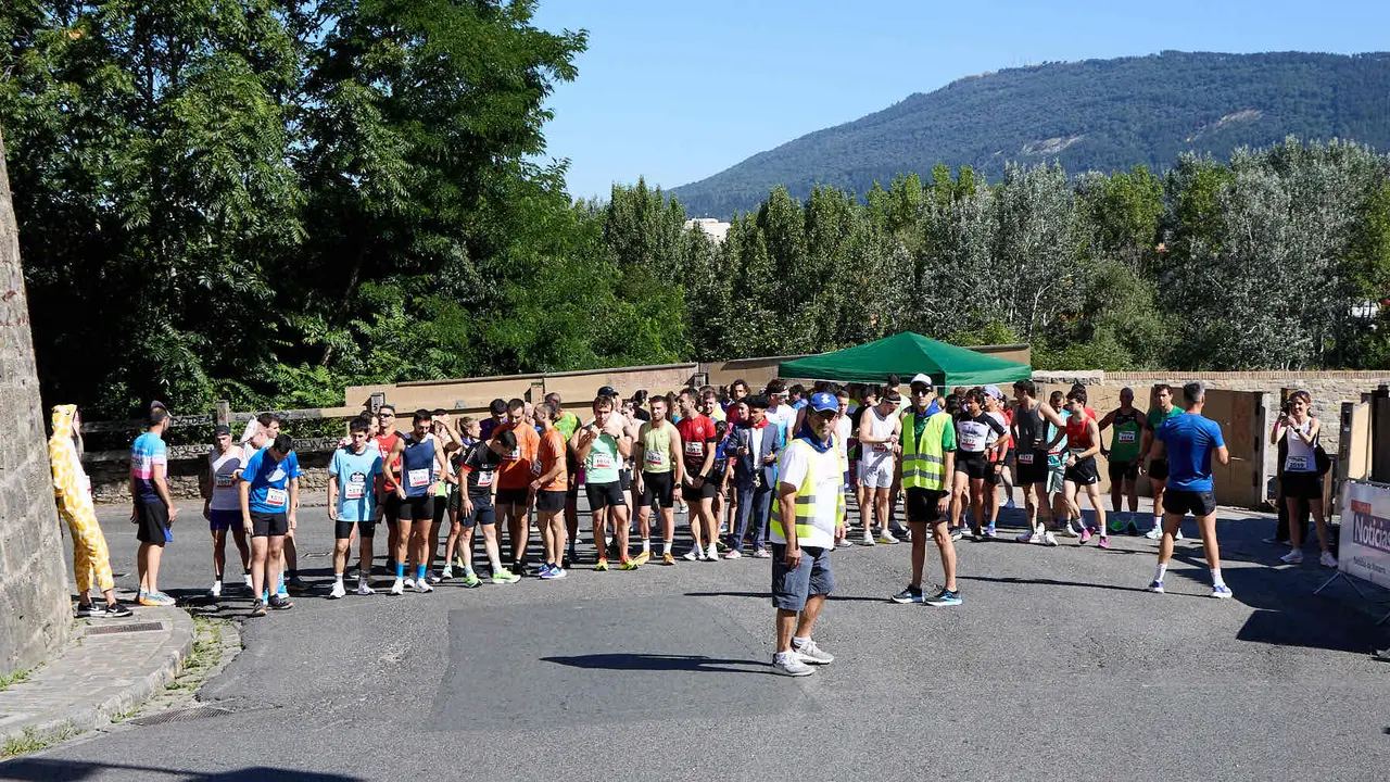 40º edición de la Carrera del Encierro organizada por la peña La Jarana en Pamplona. IÑIGO ALZUGARAY