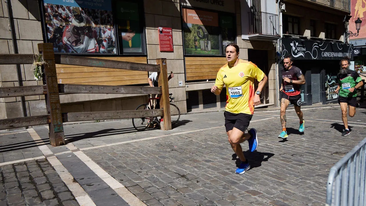 40º edición de la Carrera del Encierro organizada por la peña La Jarana en Pamplona. IÑIGO ALZUGARAY