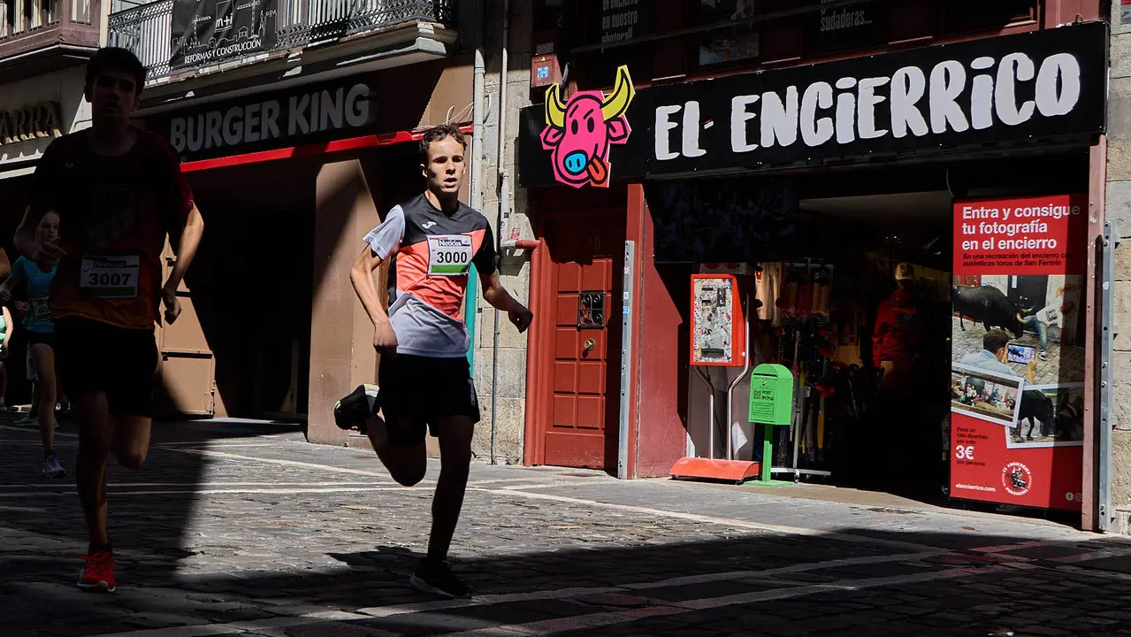40º edición de la Carrera del Encierro organizada por la peña La Jarana en Pamplona. IÑIGO ALZUGARAY