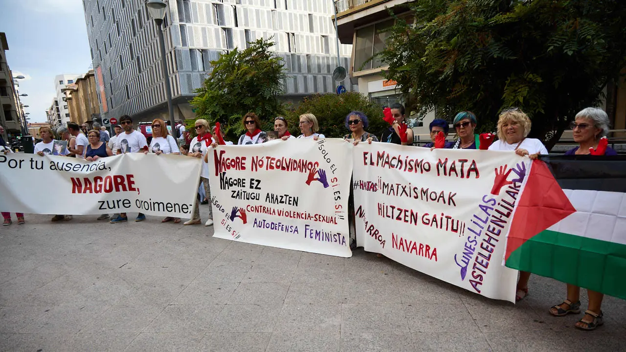 Lunes Lilas realiza un acto de homenaje a Nagore Laffage, asesinada por José Diego Yllanes Vizcay tras intentar violarla en los Sanfermines de 2008. IÑIGO ALZUGARAY