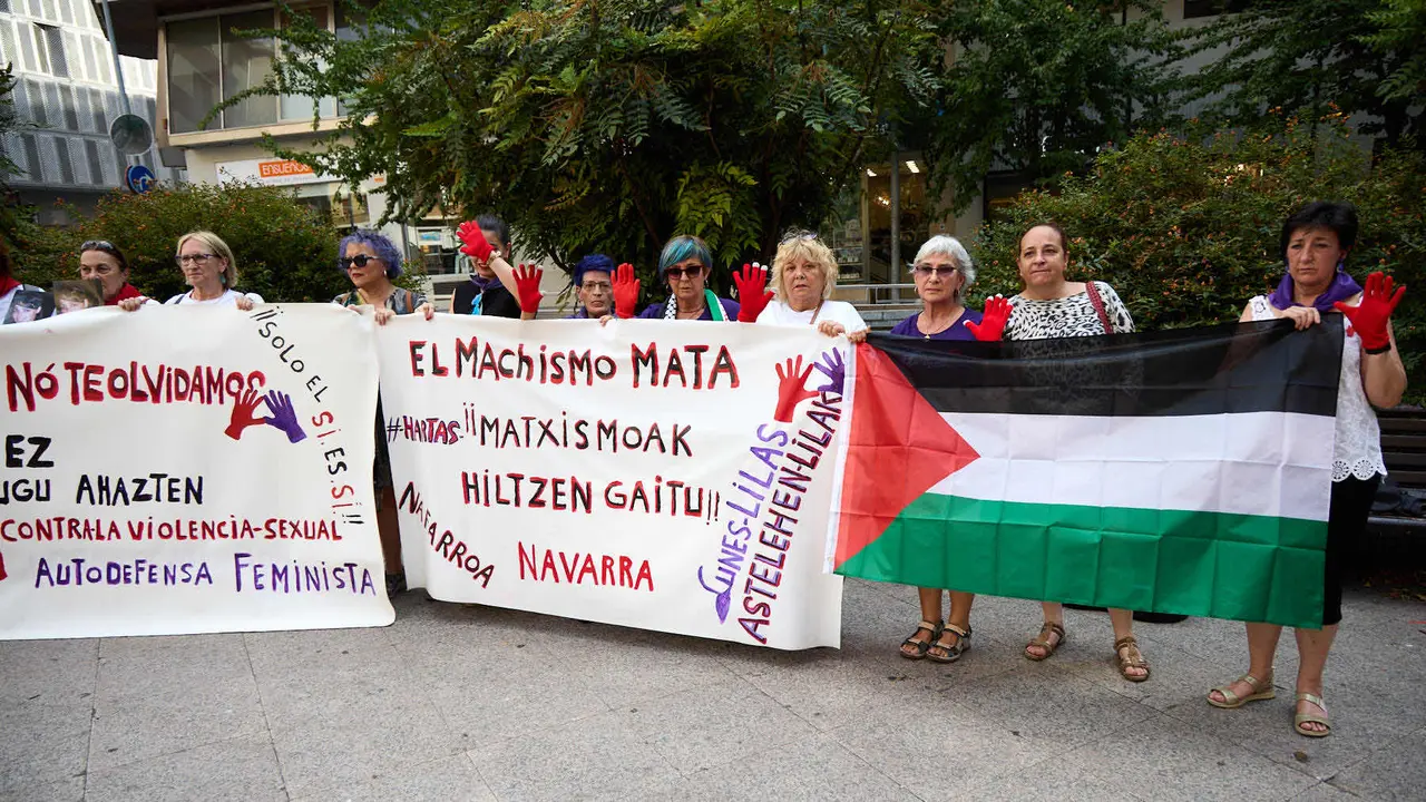 Lunes Lilas realiza un acto de homenaje a Nagore Laffage, asesinada por José Diego Yllanes Vizcay tras intentar violarla en los Sanfermines de 2008. IÑIGO ALZUGARAY