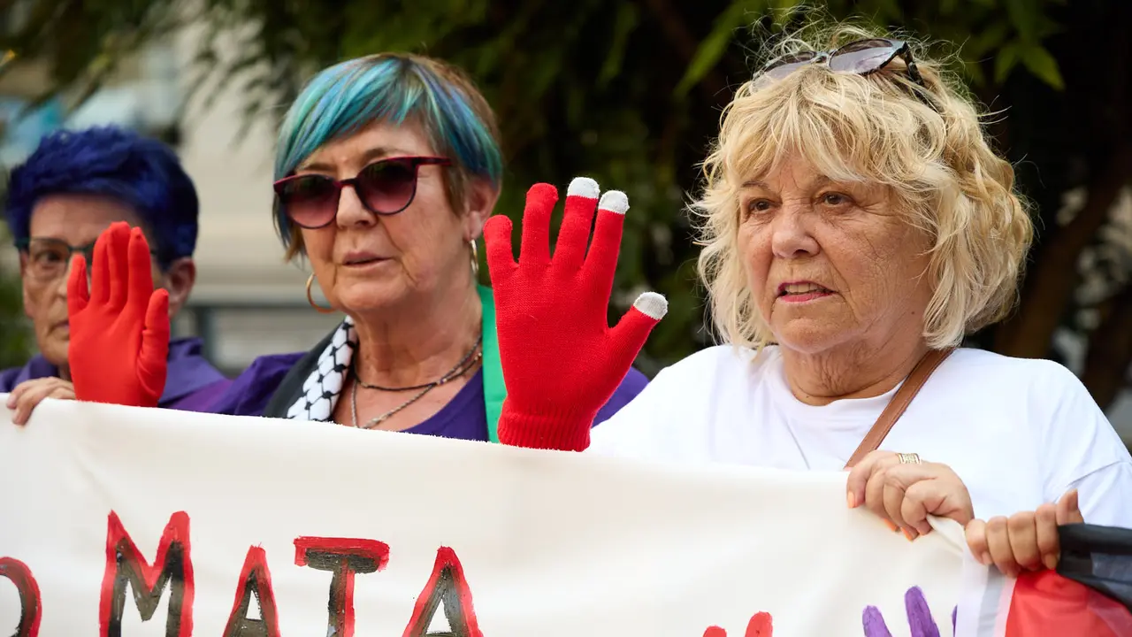 Lunes Lilas realiza un acto de homenaje a Nagore Laffage, asesinada por José Diego Yllanes Vizcay tras intentar violarla en los Sanfermines de 2008. IÑIGO ALZUGARAY