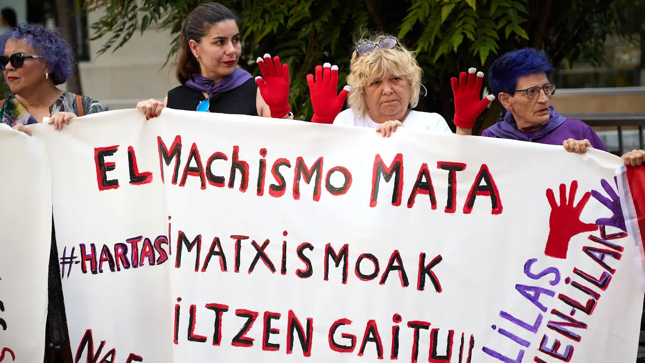 Lunes Lilas realiza un acto de homenaje a Nagore Laffage, asesinada por José Diego Yllanes Vizcay tras intentar violarla en los Sanfermines de 2008. IÑIGO ALZUGARAY
