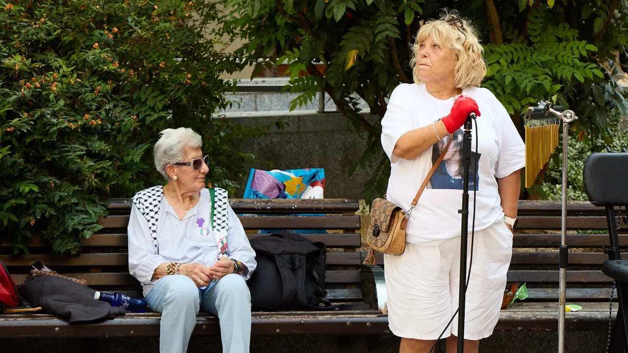 Lunes Lilas realiza un acto de homenaje a Nagore Laffage, asesinada por José Diego Yllanes Vizcay tras intentar violarla en los Sanfermines de 2008. IÑIGO ALZUGARAY