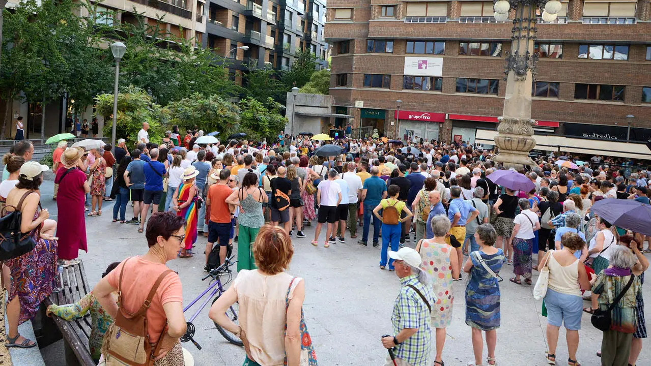 Lunes Lilas realiza un acto de homenaje a Nagore Laffage, asesinada por José Diego Yllanes Vizcay tras intentar violarla en los Sanfermines de 2008. IÑIGO ALZUGARAY