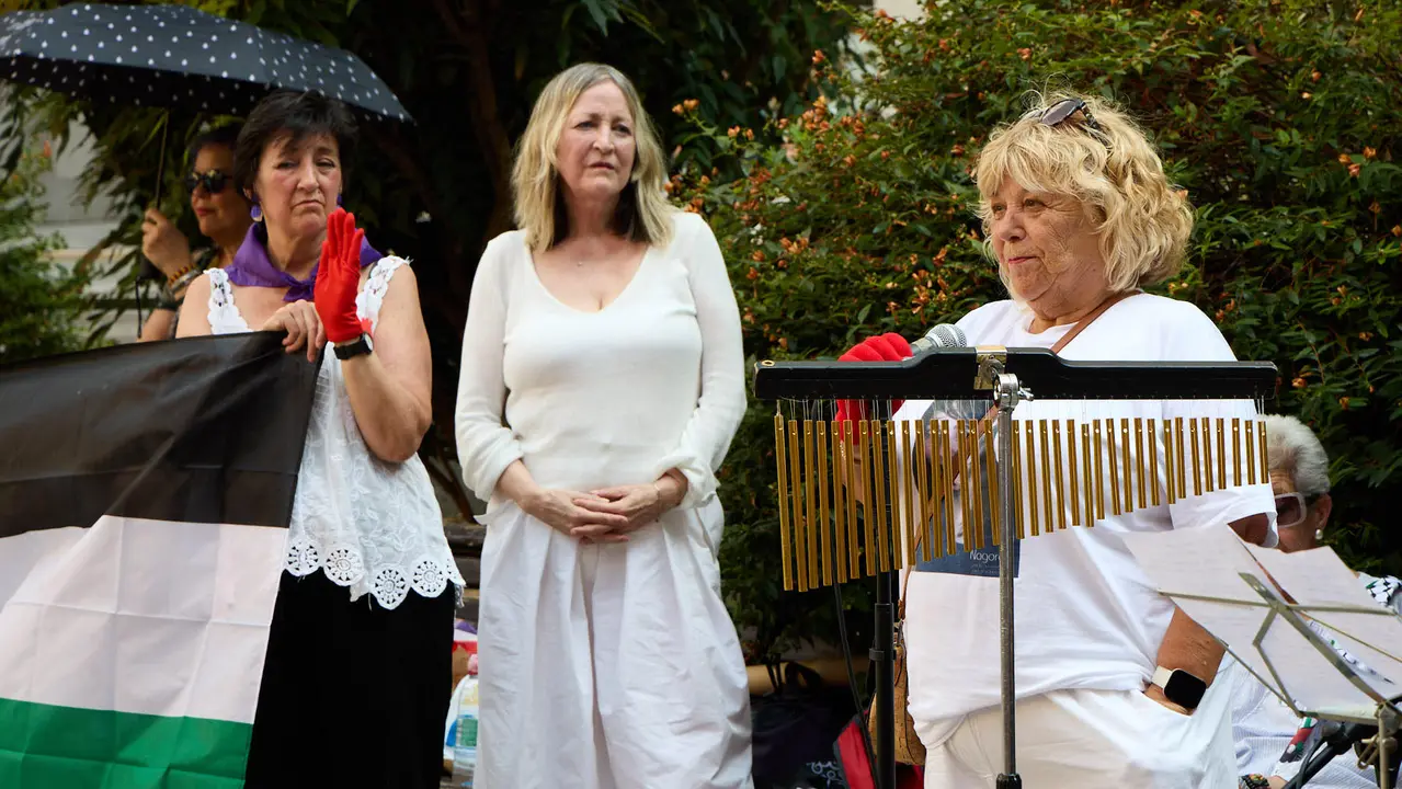 Lunes Lilas realiza un acto de homenaje a Nagore Laffage, asesinada por José Diego Yllanes Vizcay tras intentar violarla en los Sanfermines de 2008. IÑIGO ALZUGARAY
