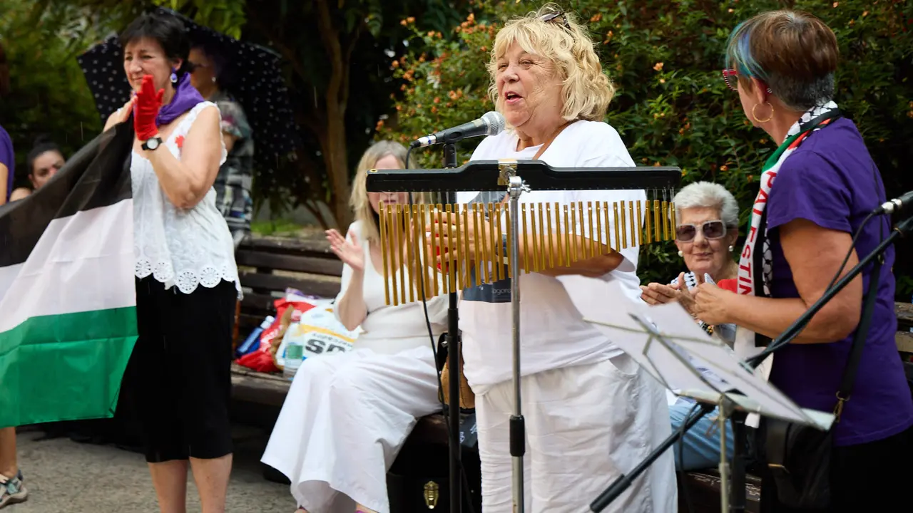 Lunes Lilas realiza un acto de homenaje a Nagore Laffage, asesinada por José Diego Yllanes Vizcay tras intentar violarla en los Sanfermines de 2008. IÑIGO ALZUGARAY