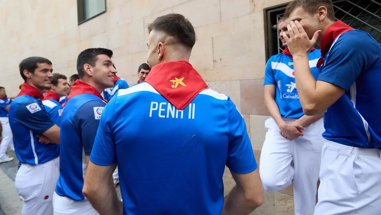 Presentación del Torneo de San Fermín de Pelota 2025, con la presencia de los 32 pelotaris que disputarán dicho campeonato en el frontón Labrit de Pamplona. IÑIGO ALZUGARAY