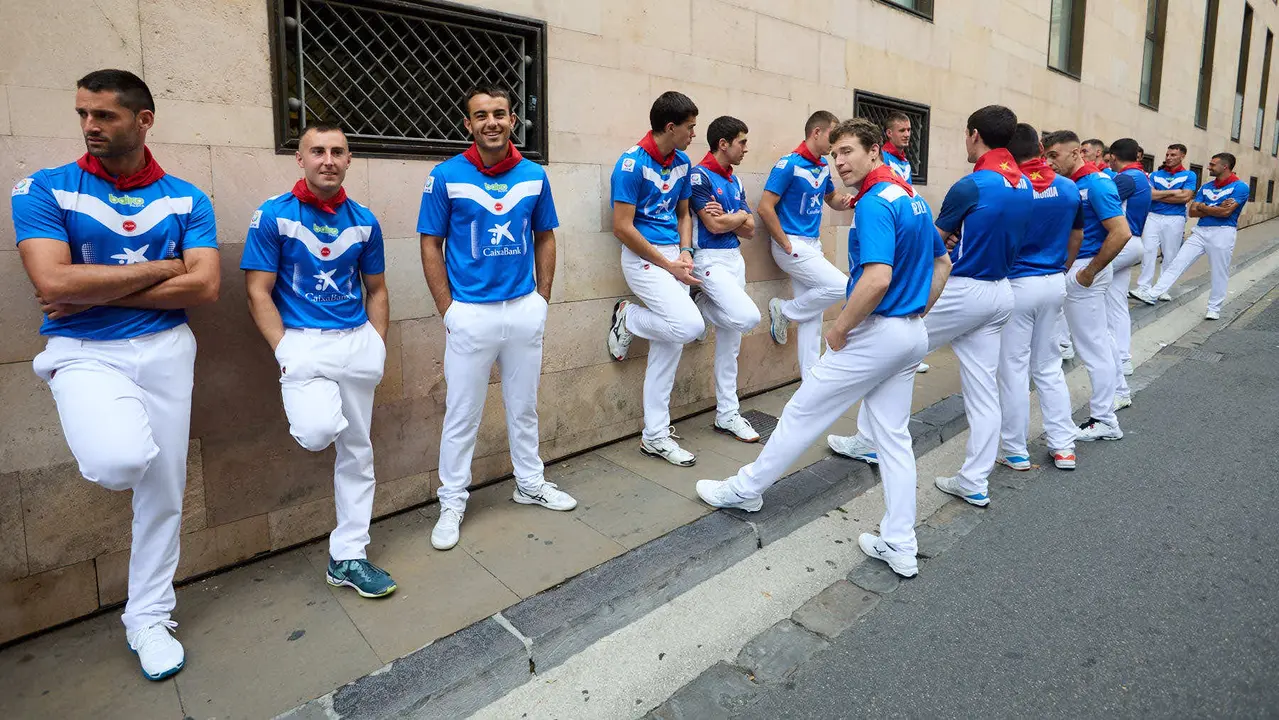 Presentación del Torneo de San Fermín de Pelota 2025, con la presencia de los 32 pelotaris que disputarán dicho campeonato en el frontón Labrit de Pamplona. IÑIGO ALZUGARAY