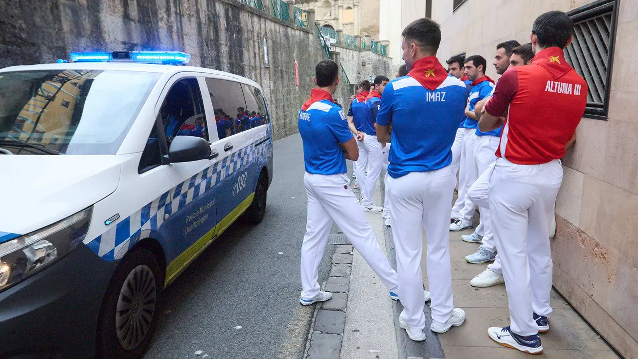 Presentación del Torneo de San Fermín de Pelota 2025, con la presencia de los 32 pelotaris que disputarán dicho campeonato en el frontón Labrit de Pamplona. IÑIGO ALZUGARAY