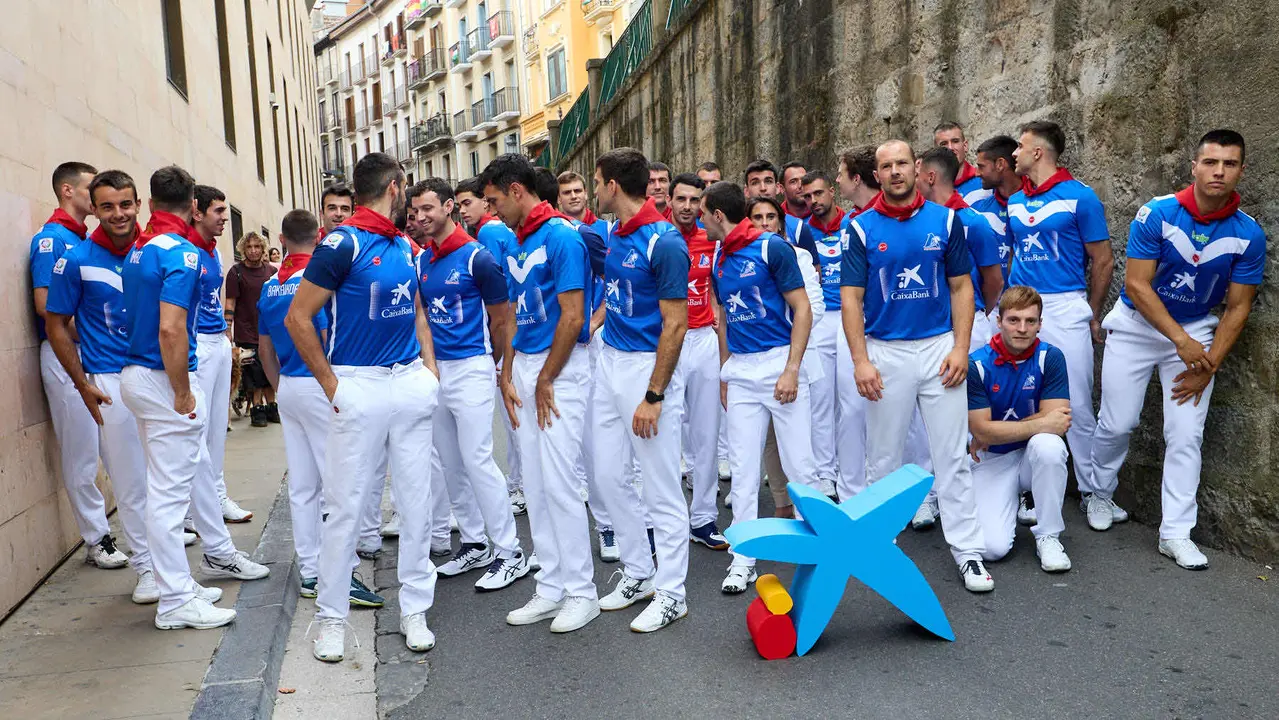 Presentación del Torneo de San Fermín de Pelota 2025, con la presencia de los 32 pelotaris que disputarán dicho campeonato en el frontón Labrit de Pamplona. IÑIGO ALZUGARAY