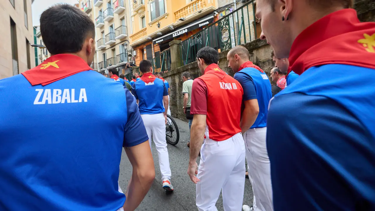 Presentación del Torneo de San Fermín de Pelota 2025, con la presencia de los 32 pelotaris que disputarán dicho campeonato en el frontón Labrit de Pamplona. IÑIGO ALZUGARAY