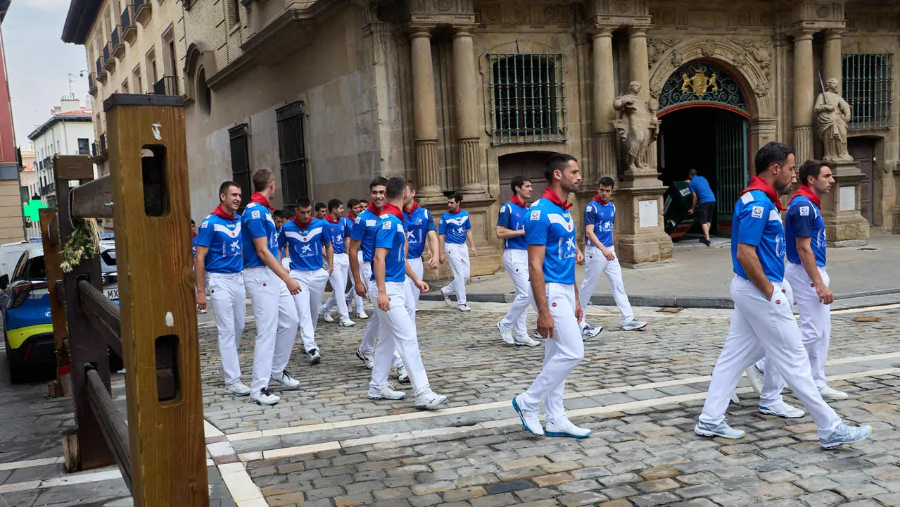 Presentación del Torneo de San Fermín de Pelota 2025, con la presencia de los 32 pelotaris que disputarán dicho campeonato en el frontón Labrit de Pamplona. IÑIGO ALZUGARAY