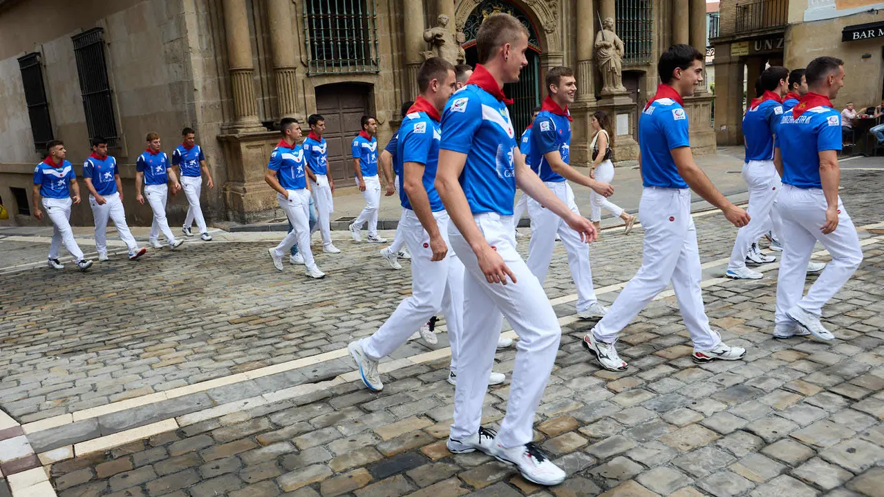 Presentación del Torneo de San Fermín de Pelota 2025, con la presencia de los 32 pelotaris que disputarán dicho campeonato en el frontón Labrit de Pamplona. IÑIGO ALZUGARAY