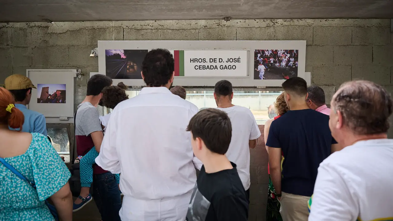 Apertura de los corrales del Gas para ver los toros de San Fermín 2025. PABLO LASAOSA