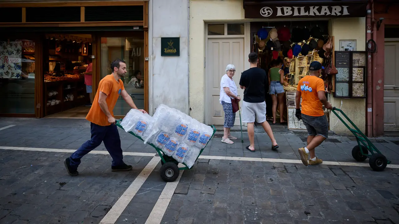 Transformación de Pamplona previo a San Fermín 2025. PABLO LASAOSA