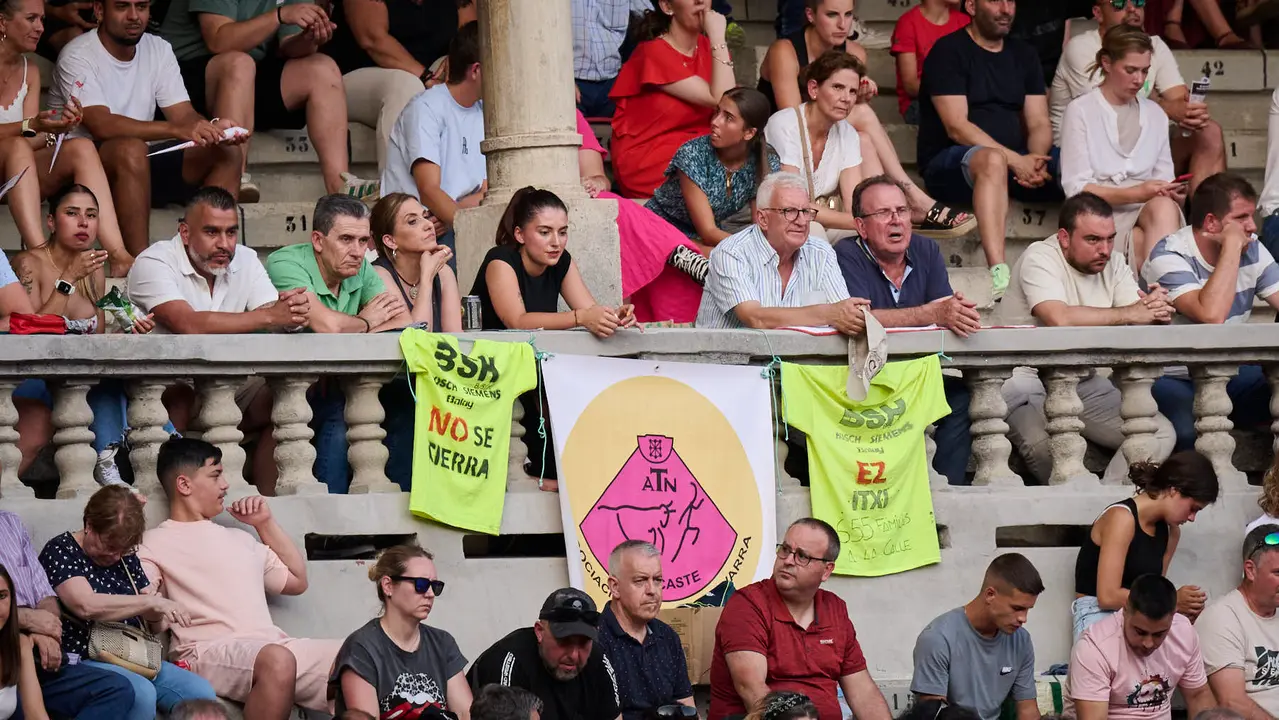 Novillada de Pincha durante las fiestas de San Fermín 2025 para los novilleros Aarón Palacio, El Mene y Bruno Martínez. PABLO LASAOSA