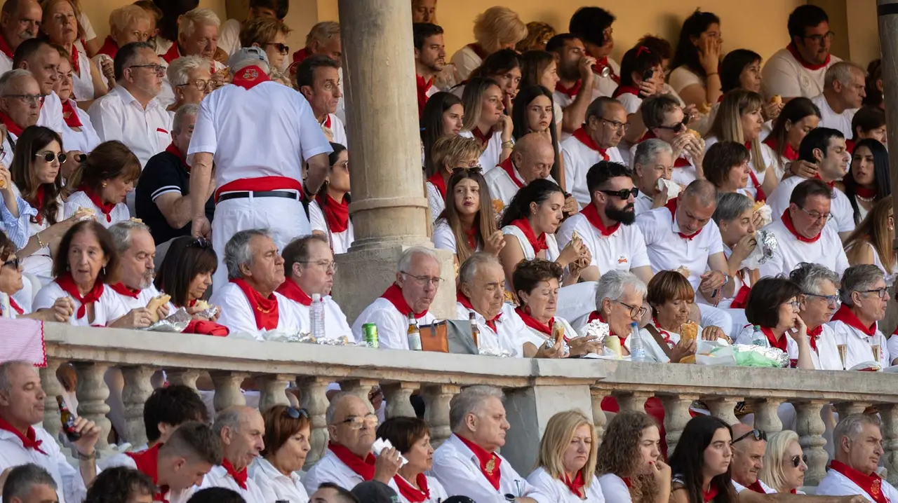 Ambiente en la Corrida de Rejones en la Feria del Toro de San Fermín 2025. Maite H. Mateo.-07