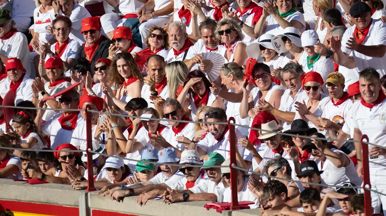 Ambiente en la Corrida de Rejones en la Feria del Toro de San Fermín 2025. Maite H. Mateo.-10