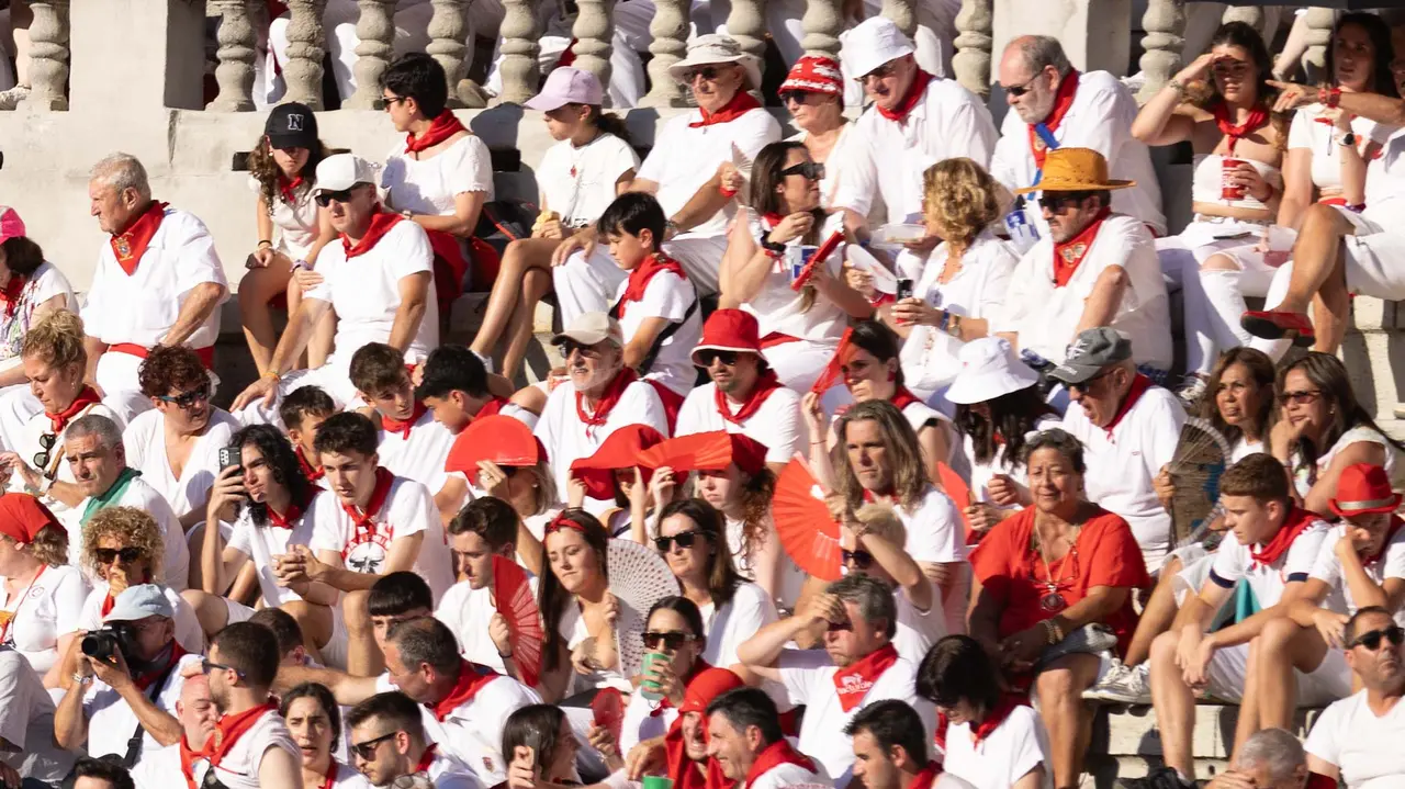 Ambiente en la Corrida de Rejones en la Feria del Toro de San Fermín 2025. Maite H. Mateo.-15
