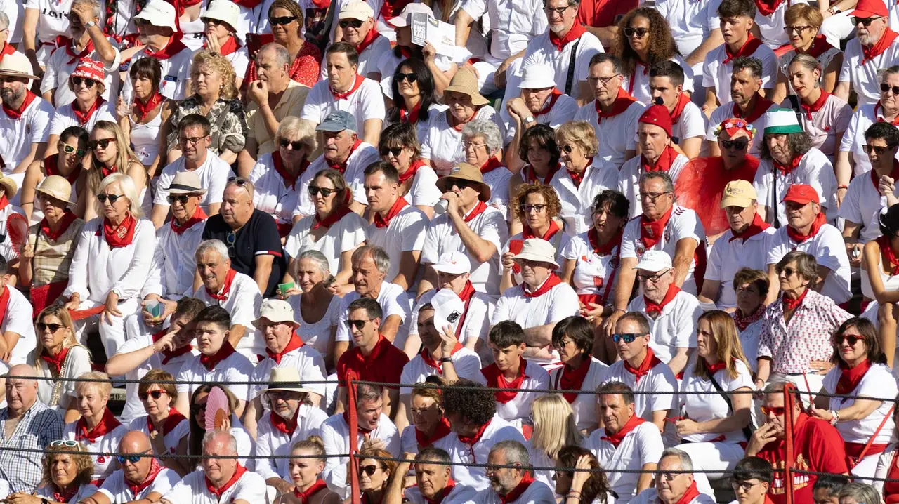 Ambiente en la Corrida de Rejones en la Feria del Toro de San Fermín 2025. Maite H. Mateo.-28