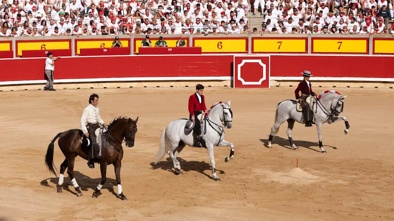 Corrida de Rejones en la Feria del Toro de San Fermín 2025. Maite H. Mateo.-10