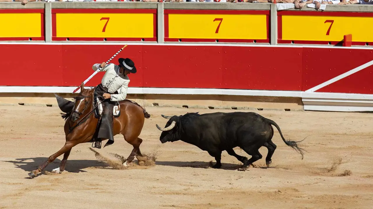 Corrida de Rejones en la Feria del Toro de San Fermín 2025. Maite H. Mateo.-11