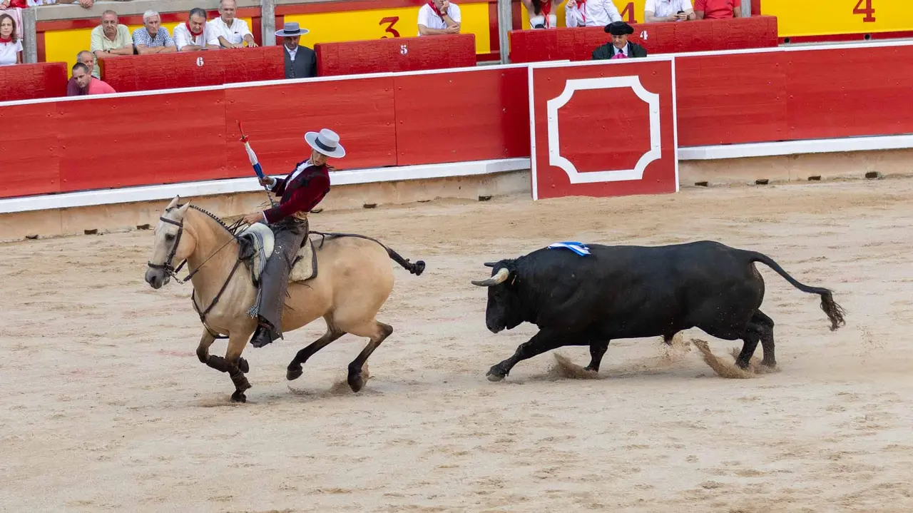 Corrida de Rejones en la Feria del Toro de San Fermín 2025. Maite H. Mateo.-15