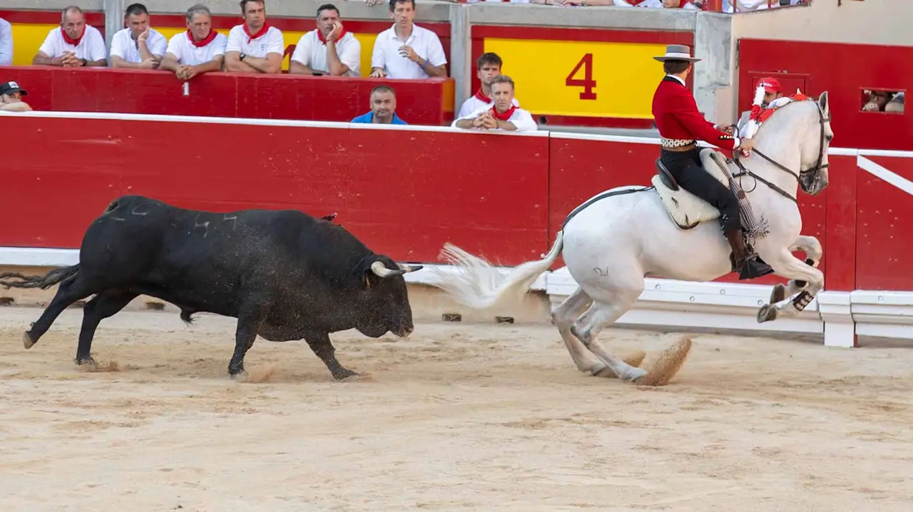 Corrida de Rejones en la Feria del Toro de San Fermín 2025. Maite H. Mateo.-25