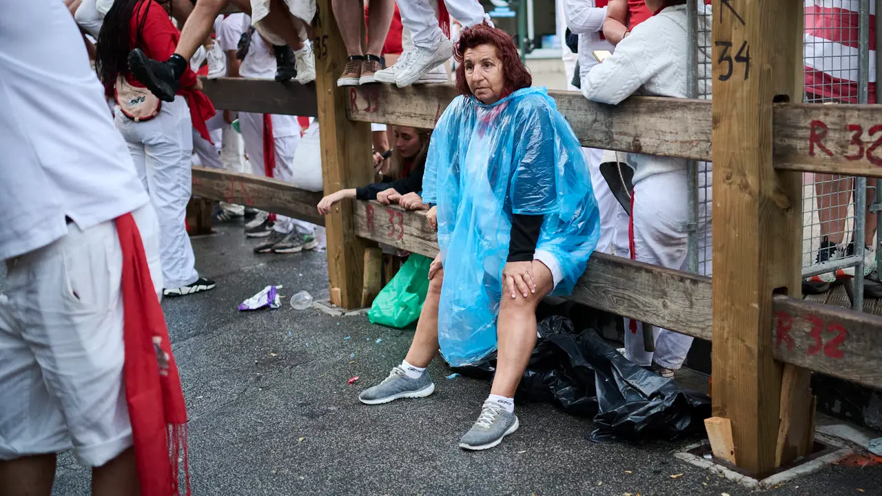 Ambiente previo al primer encierro de San Fermín 2025. PABLO LASAOSA