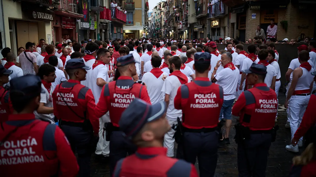 Ambiente previo al primer encierro de San Fermín 2025. PABLO LASAOSA