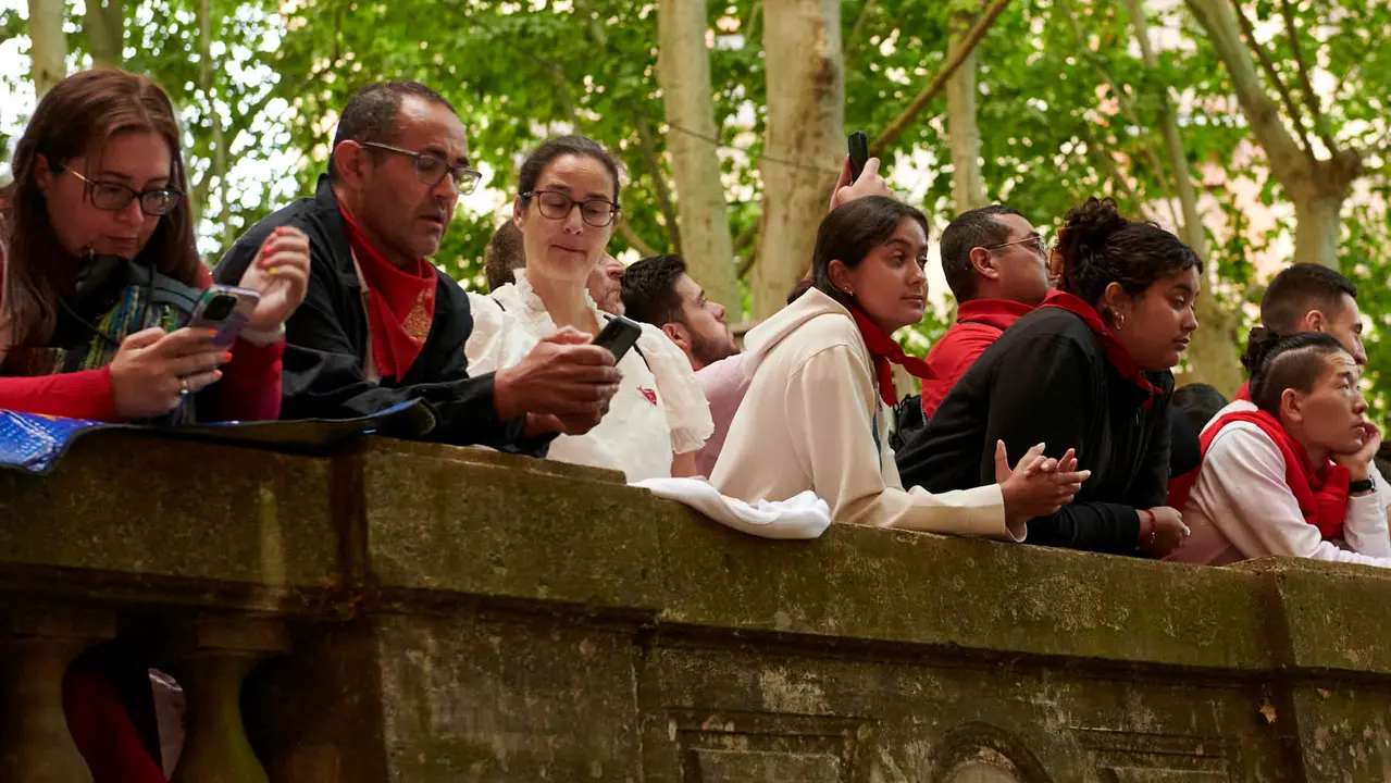 Ambiente en el primer encierro de San Fermín 2025. IRANZU LARRASOAÑA