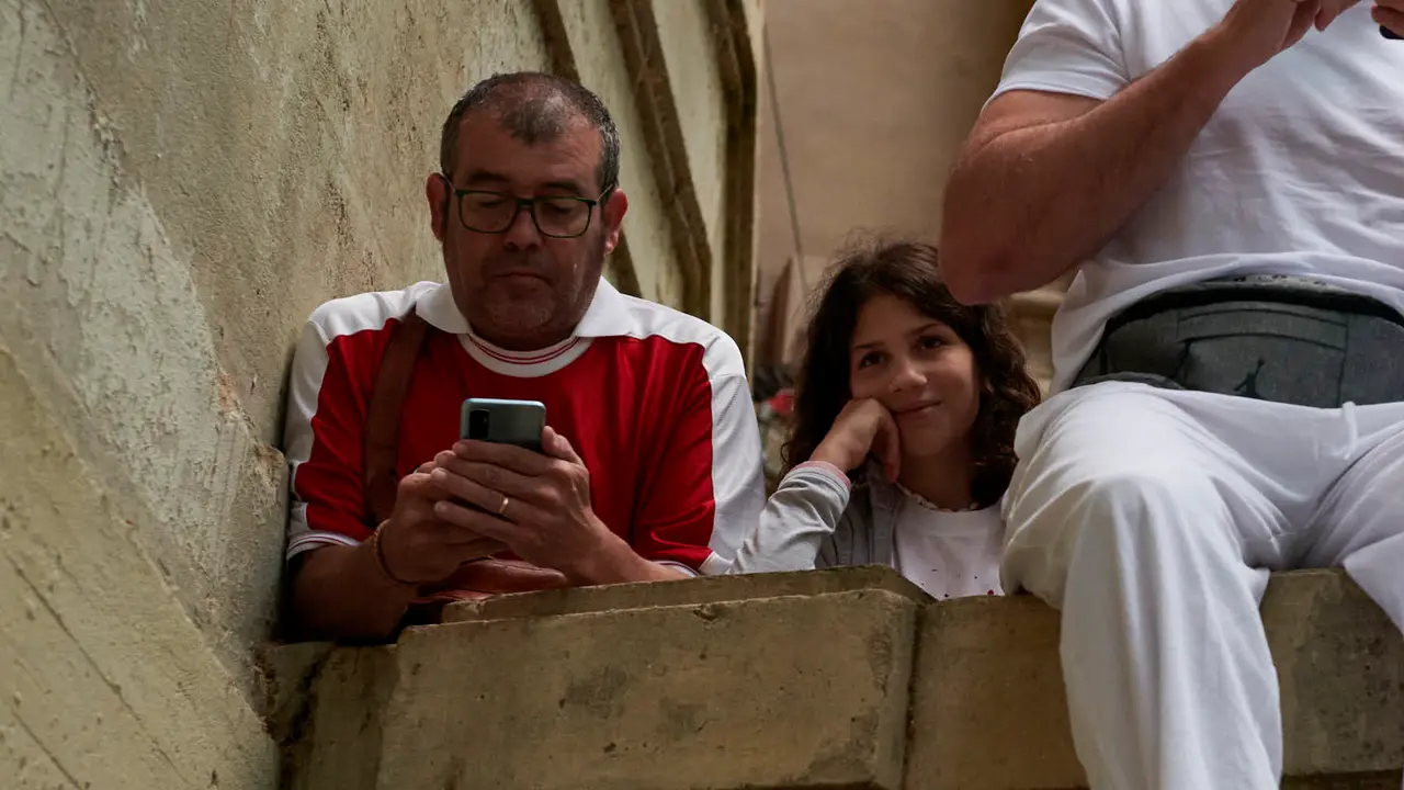 Ambiente en el primer encierro de San Fermín 2025. IRANZU LARRASOAÑA
