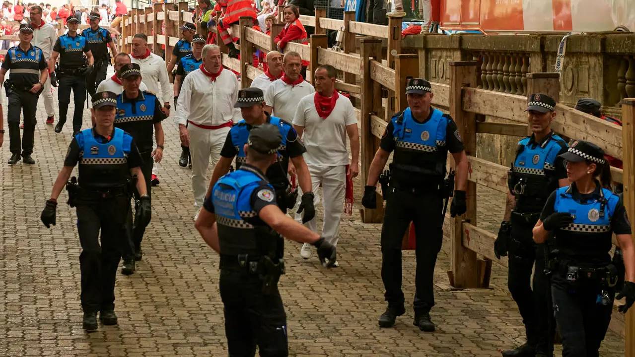 Ambiente en el primer encierro de San Fermín 2025. IRANZU LARRASOAÑA