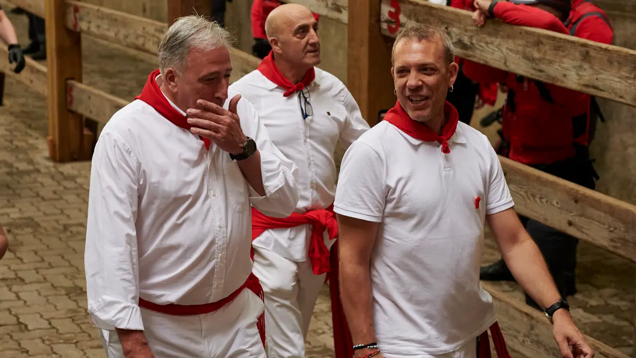Ambiente en el primer encierro de San Fermín 2025. IRANZU LARRASOAÑA