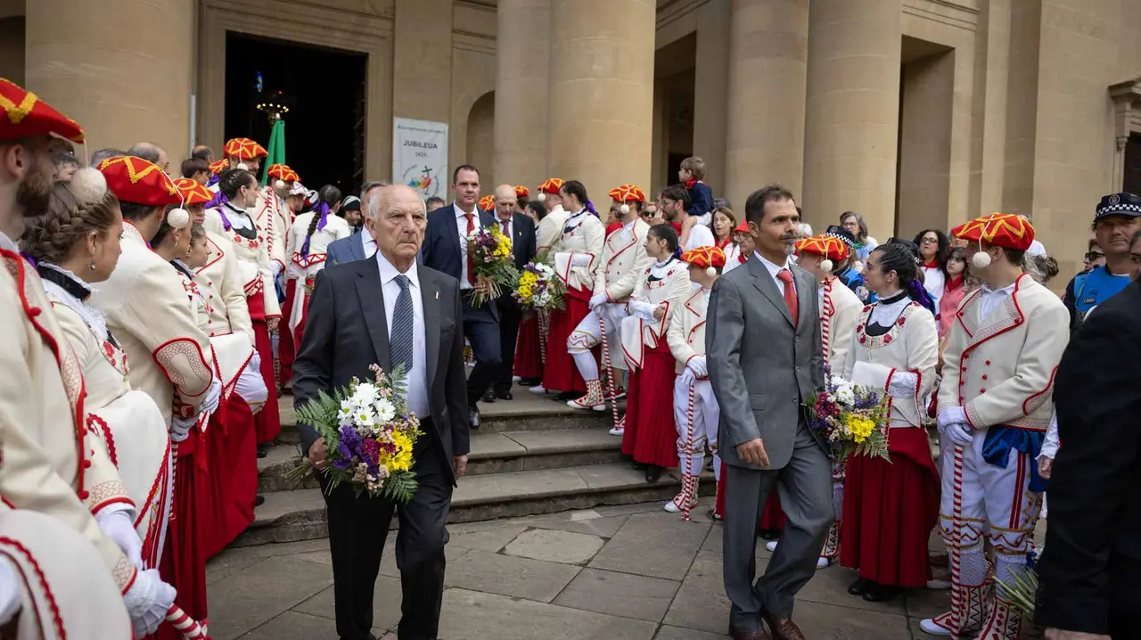 La Corporación municipal recoge al Cabildo en la Catedral antes de la procesión. Maite H. Mateo-08