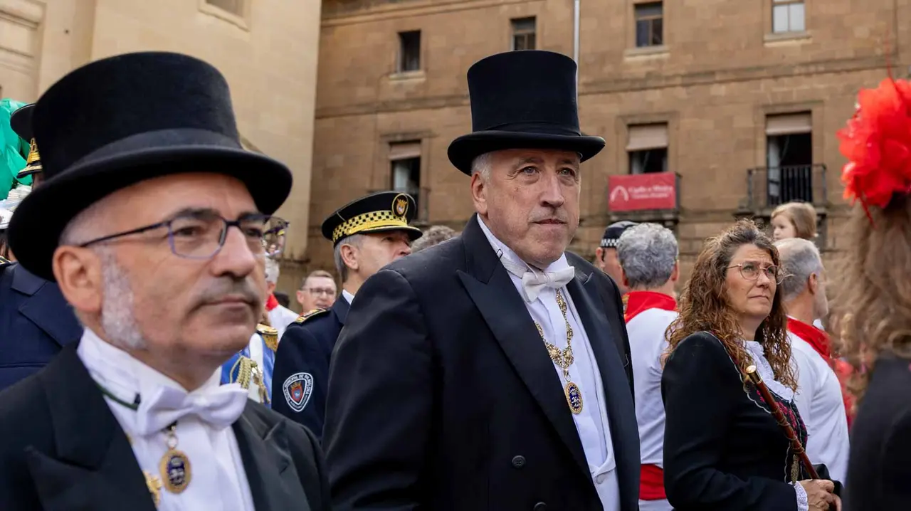 La Corporación municipal recoge al Cabildo en la Catedral antes de la procesión. Maite H. Mateo-11