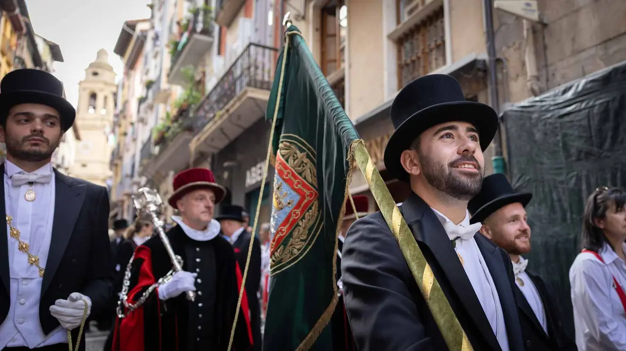 La Corporación municipal recoge al Cabildo en la Catedral antes de la procesión. Maite H. Mateo-13