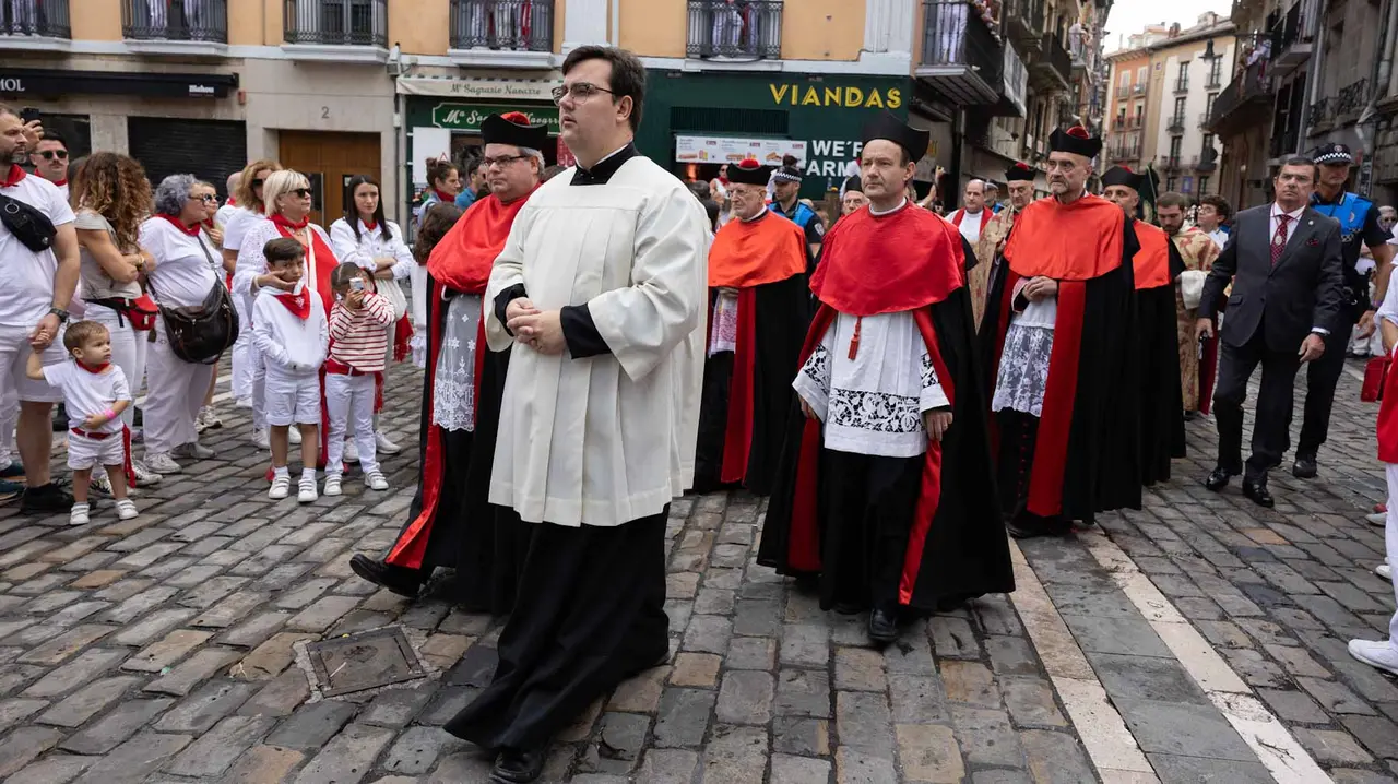 La Corporación municipal recoge al Cabildo en la Catedral antes de la procesión. Maite H. Mateo-16
