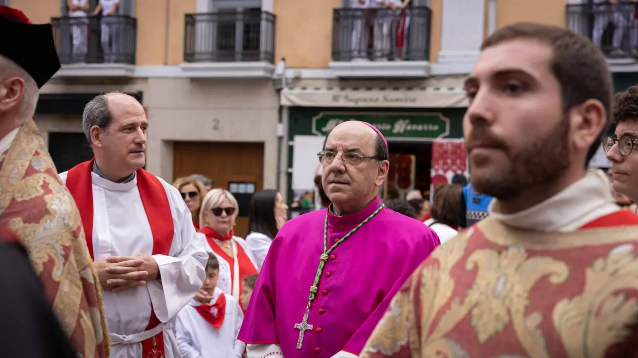 La Corporación municipal recoge al Cabildo en la Catedral antes de la procesión. Maite H. Mateo-17